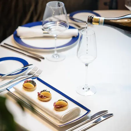 Radisson Collection Hotel, Old Mill Hotel